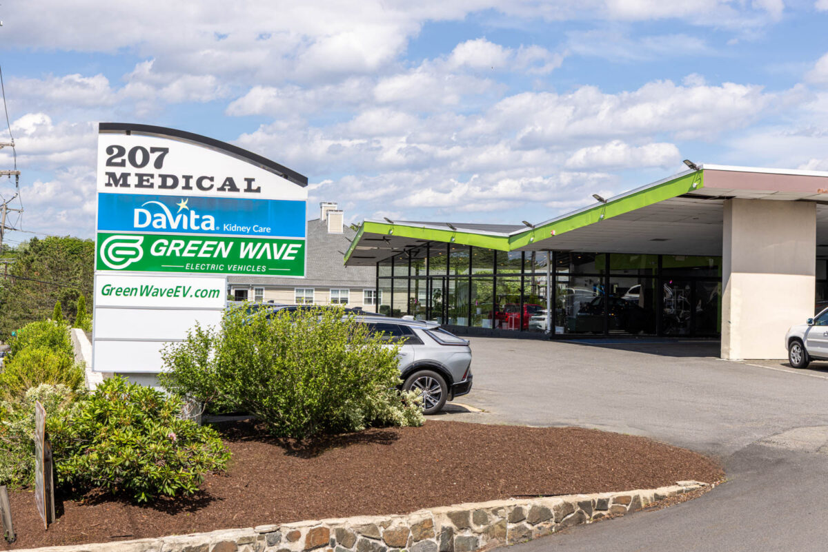Medical building with signs for 207 Medical, DaVita Kidney Care, and Green Wave Electric Vehicles